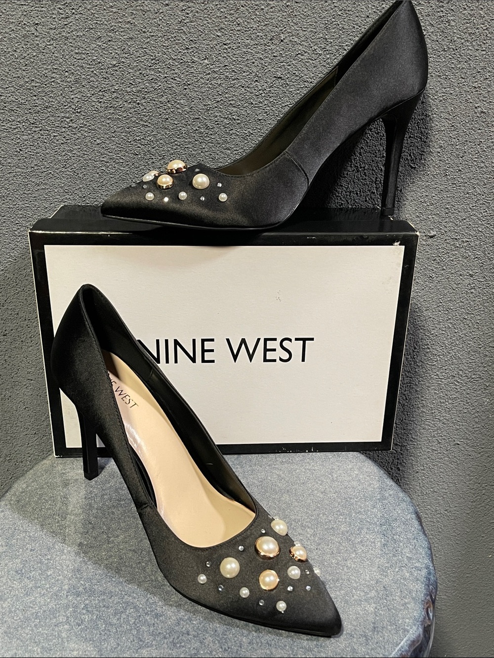Nine West Black Satin Pointed Toe Pearl & Metallic Accent Pumps Heels SZ 10